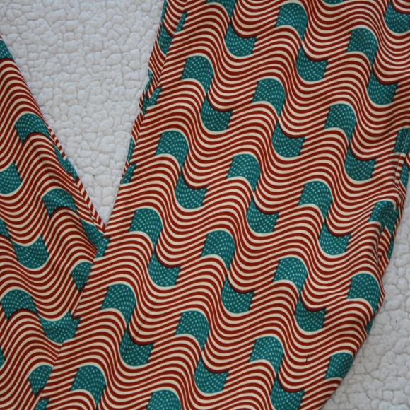SOLD Lularoe American Flags TC Leggings - NWOT - Picture 2 of 2